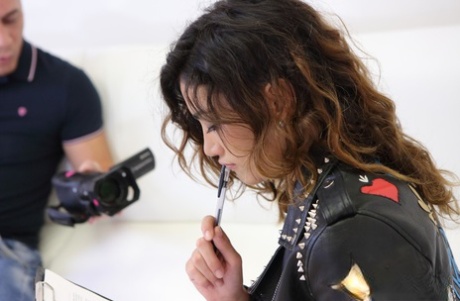 curly hair pulling perfect pics