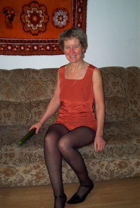 short hair granny feet porn gallery